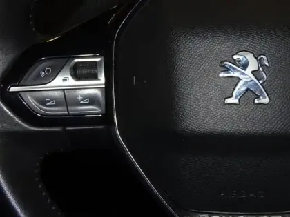 Photo 10 Peugeot 208  e- 136ch Active