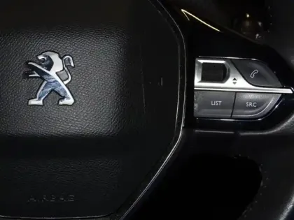 Photo 11 Peugeot 208  e- 136ch Active