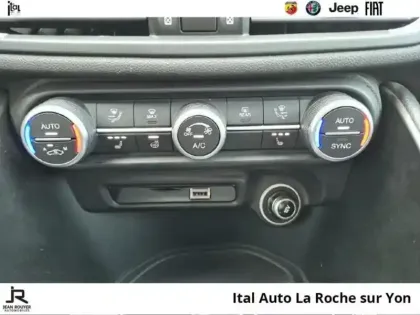 Photo 13 Alfa Romeo Giulia  2.2 JTD 160ch Sprint AT8 MY20