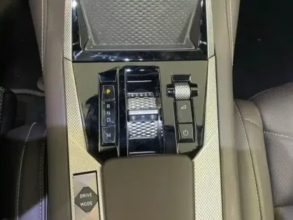 Photo 13 DS DS 4 N°4 Hybride 145ch Etoile