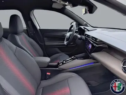 Photo 10 Alfa Romeo Junior  1.2 Ibrida 145ch Premium e-DCT6