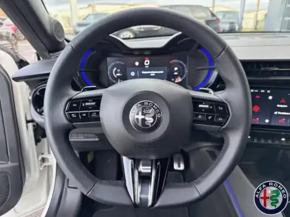 Photo 13 Alfa Romeo Junior  1.2 Ibrida 145ch Premium e-DCT6