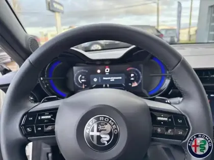 Photo 14 Alfa Romeo Junior  1.2 Ibrida 145ch Premium e-DCT6