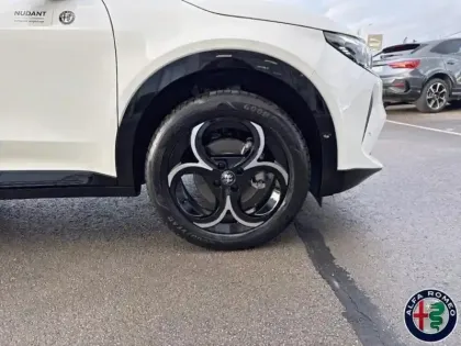 Photo 8 Alfa Romeo Junior  1.2 Ibrida 145ch Premium e-DCT6