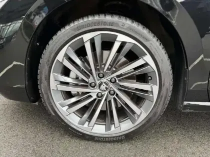 Photo 7 Skoda Superb  Combi 2.0 TDI SCR 193ch Laurin & Klement 4x4 DSG7