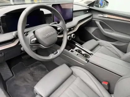 Photo 8 Skoda Superb  Combi 2.0 TDI SCR 193ch Laurin & Klement 4x4 DSG7