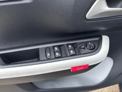 Photo 11 Citroën C3 Aircross  1.2 Hybride 145ch MAX 7 places