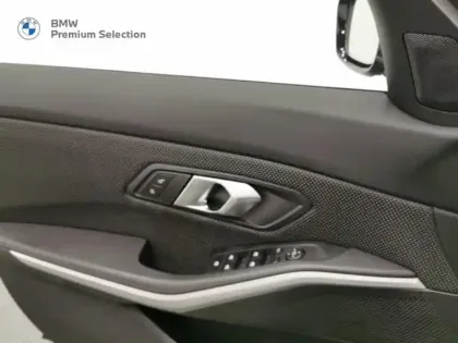 Photo 10 BMW Serie 3 Série 3 316dA MH 122ch Business Design