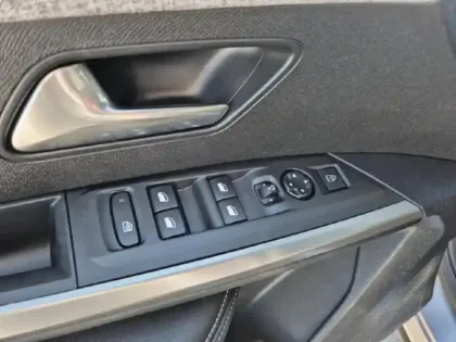 Photo 11 Peugeot 3008  1.2 Hybrid 136ch Allure e-DCS6