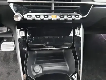 Photo 25 Peugeot 2008  Hybrid 145 e-DCS6