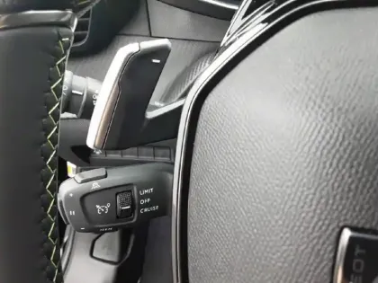 Photo 19 Peugeot 2008  Hybrid 145 e-DCS6