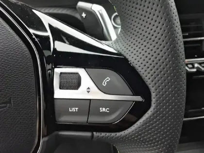 Photo 21 Peugeot 2008  Hybrid 145 e-DCS6