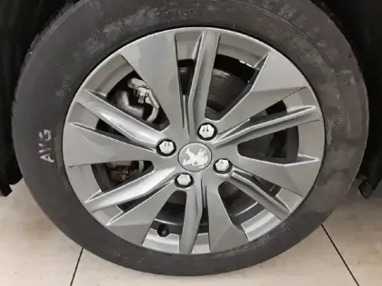 Photo 12 Peugeot 208  Electrique 50 kWh 136ch