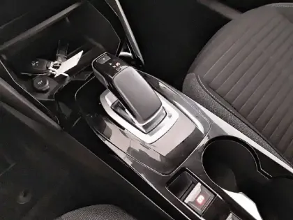 Photo 13 Peugeot 208  Electrique 50 kWh 136ch