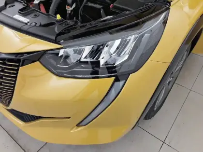 Photo 15 Peugeot 208  Electrique 50 kWh 136ch