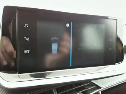 Photo 17 Peugeot 208  Electrique 50 kWh 136ch