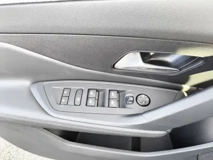 Photo 38 Peugeot 308  SW Hybrid 145 e-DCS6