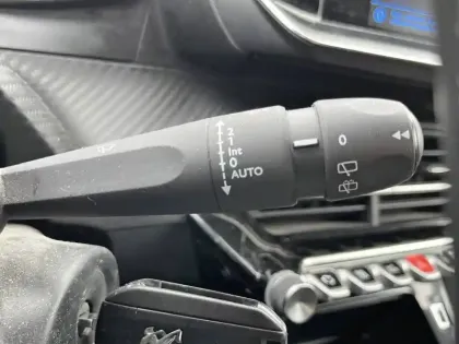 Photo 18 Peugeot 2008  BlueHDi 110 S&S BVM6