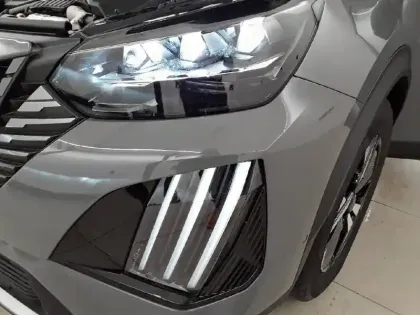 Photo 15 Peugeot 2008  Hybrid 136 e-DCS6