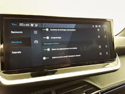 Photo 21 Peugeot 2008  Hybrid 136 e-DCS6