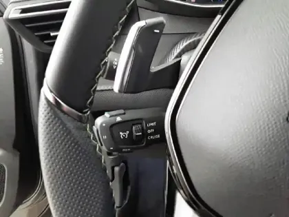 Photo 22 Peugeot 2008  Hybrid 136 e-DCS6