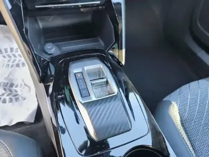 Photo 53 Peugeot 2008  Hybrid 145 e-DCS6