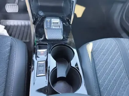 Photo 57 Peugeot 2008  Hybrid 145 e-DCS6