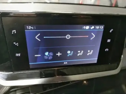 Photo 34 Peugeot 208 Gén. II Ph1 NG Style 5