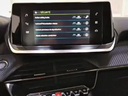 Photo 21 Peugeot 208  Electrique 50 kWh 136ch