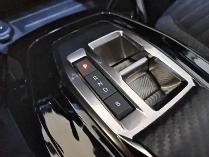 Photo 13 Peugeot 208  Electrique 50 kWh 136ch