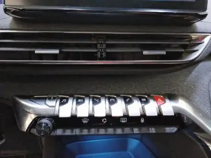 Photo 30 Peugeot 3008  Hybrid 225 e-EAT8