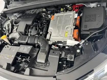 Photo 19 Renault Captur  E-Tech full hybrid 145 ch