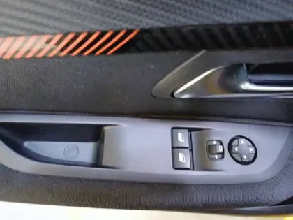 Photo 29 Peugeot 208  PureTech 75 S&S BVM5