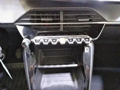 Photo 24 Peugeot 208  PureTech 75 S&S BVM5