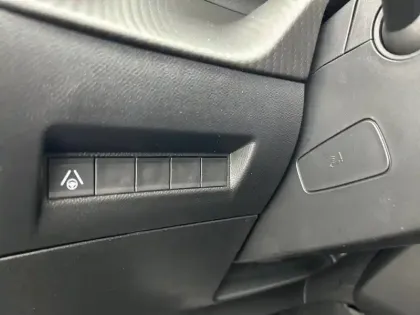 Photo 33 Peugeot 2008  Hybrid 145 e-DCS6