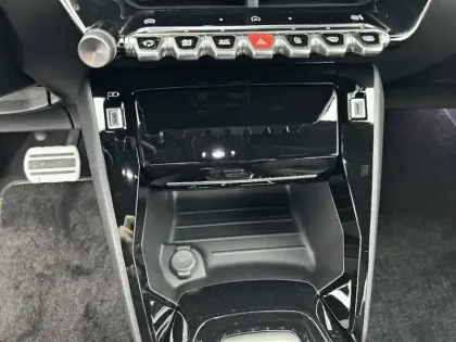 Photo 26 Peugeot 2008  Hybrid 145 e-DCS6