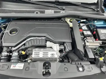 Photo 21 Peugeot 2008  Hybrid 145 e-DCS6