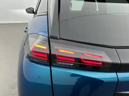 Photo 16 Peugeot 2008  Hybrid 145 e-DCS6