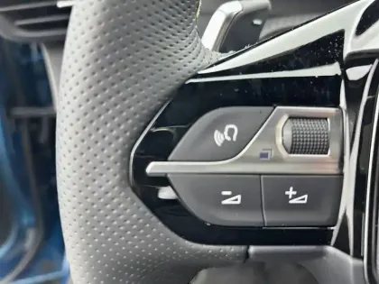 Photo 24 Peugeot 2008  Hybrid 145 e-DCS6