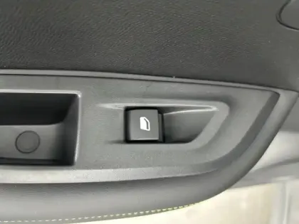 Photo 19 Peugeot 2008  Hybrid 145 e-DCS6