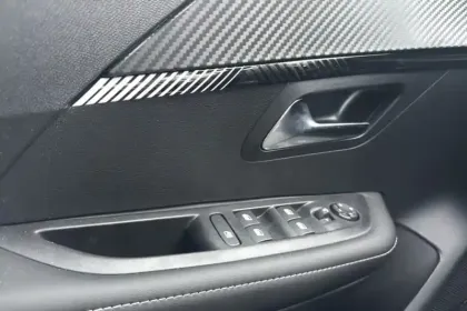 Photo 23 Peugeot 208  Hybrid 100 e-DCS6