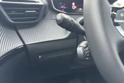 Photo 24 Peugeot 208  Hybrid 100 e-DCS6