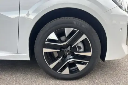 Photo 13 Peugeot 208  Hybrid 100 e-DCS6