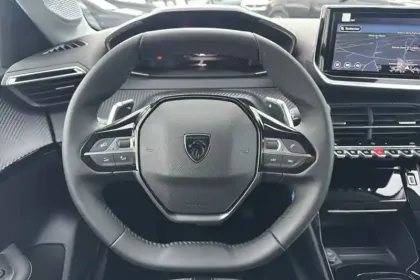 Photo 16 Peugeot 208  Hybrid 100 e-DCS6