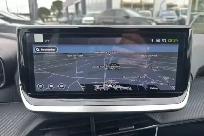 Photo 18 Peugeot 208  Hybrid 100 e-DCS6