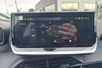 Photo 20 Peugeot 208  Hybrid 100 e-DCS6