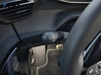 Photo 21 Peugeot 208  Hybrid 110 e-DCS6