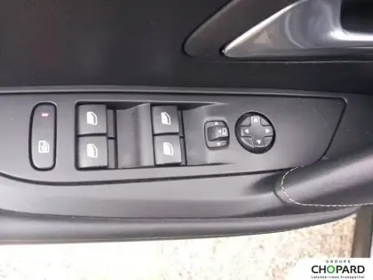 Photo 11 Peugeot 208  Electrique 50 kWh 136ch