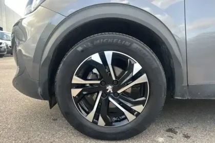 Photo 12 Peugeot 2008  PureTech 130 S&S BVM6