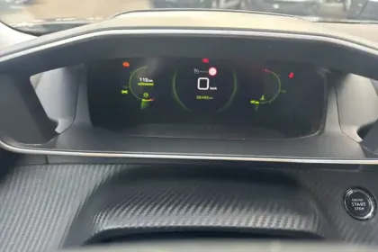 Photo 17 Peugeot 2008  PureTech 130 S&S BVM6